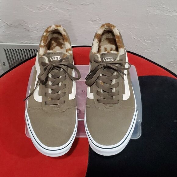 Vans Ward Low Suede Sneakers with Animal Print Sherpa Lining Size 9 - Picture 3 of 12